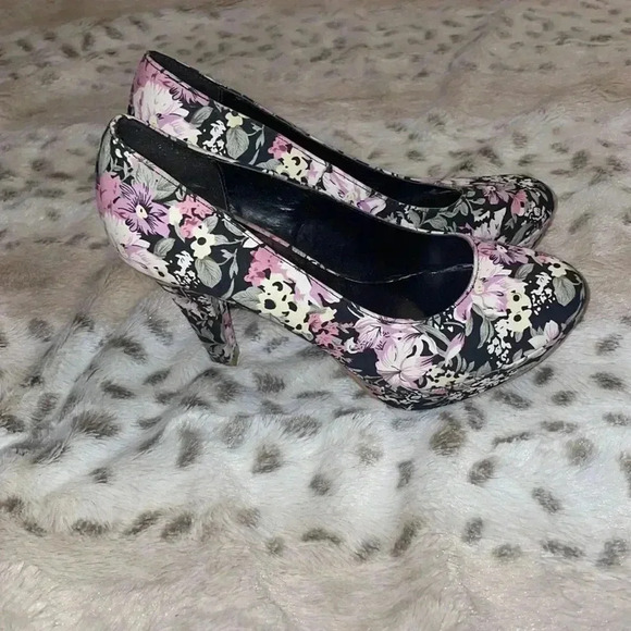 X•Appeal Heels - Picture 3 of 6